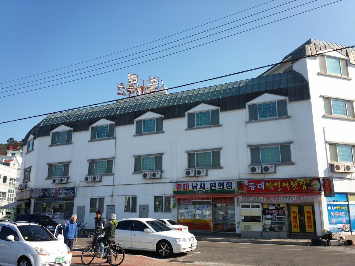 Geoje Jangseungpo Lighthouse Hotel Sodong Exterior photo