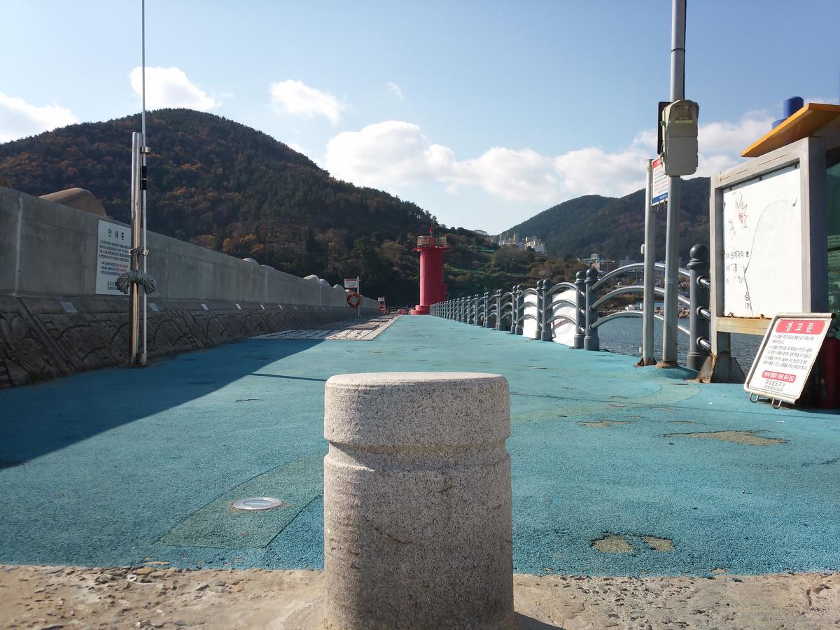 Geoje Jangseungpo Lighthouse Hotel Sodong Exterior photo