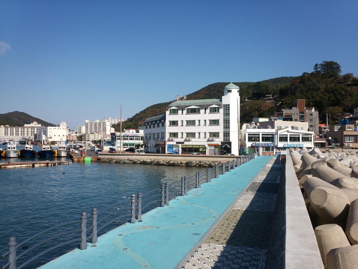 Geoje Jangseungpo Lighthouse Hotel Sodong Exterior photo