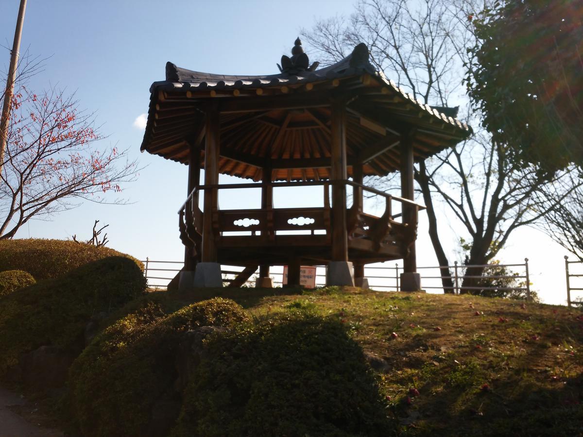 Geoje Jangseungpo Lighthouse Hotel Sodong Exterior photo